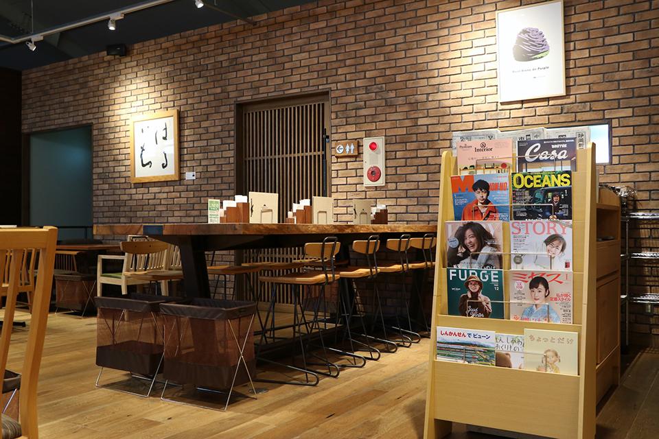 【書籍コーナーOPEN】のんびりくつろぎながら読書を楽しめます!